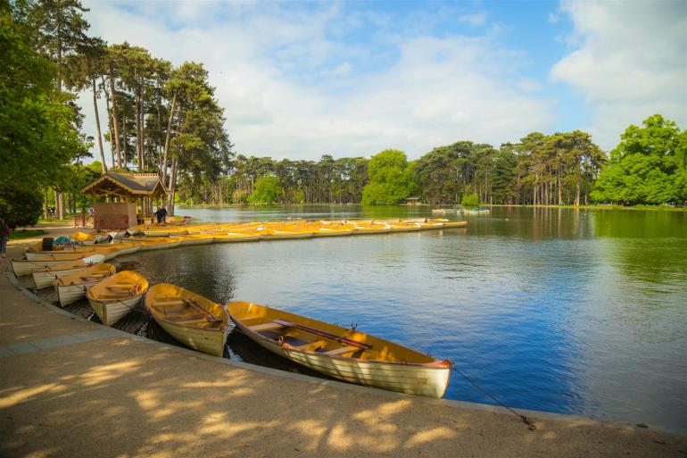 t doesn’t get much more romantic than paddling around with your loved one in Bois de Boulougne © Gena_BY / Shutterstock